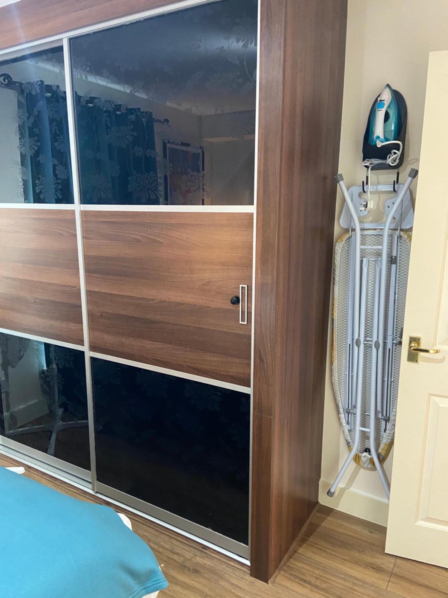 Waterfront Canary Lodge: Cozy 2-Bed Apartment with Wi-Fi & Parking London Exterior photo